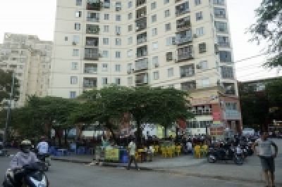 Hà Nội: 17.000 dân, 30 m2 sân chơi (!)